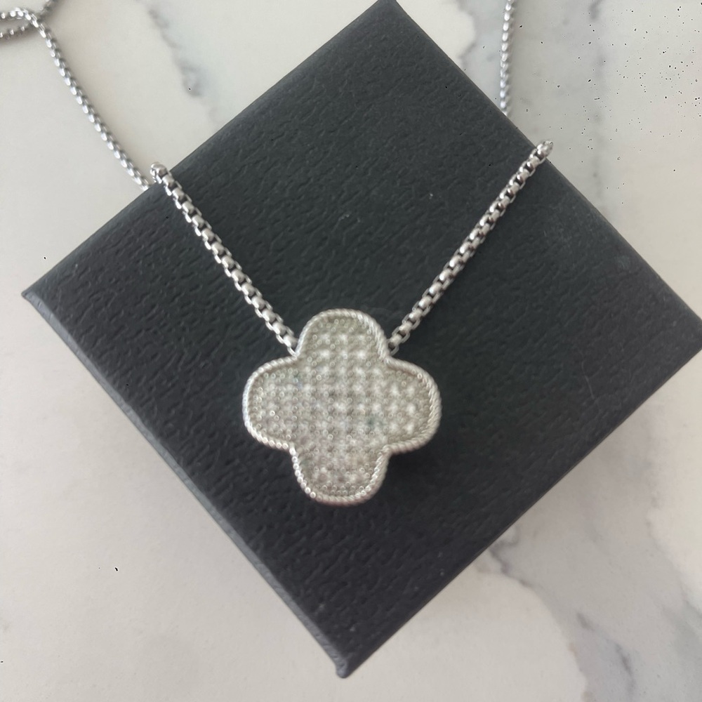 Elegant Silver Pendant Necklace Flower WOWWW LOOKING